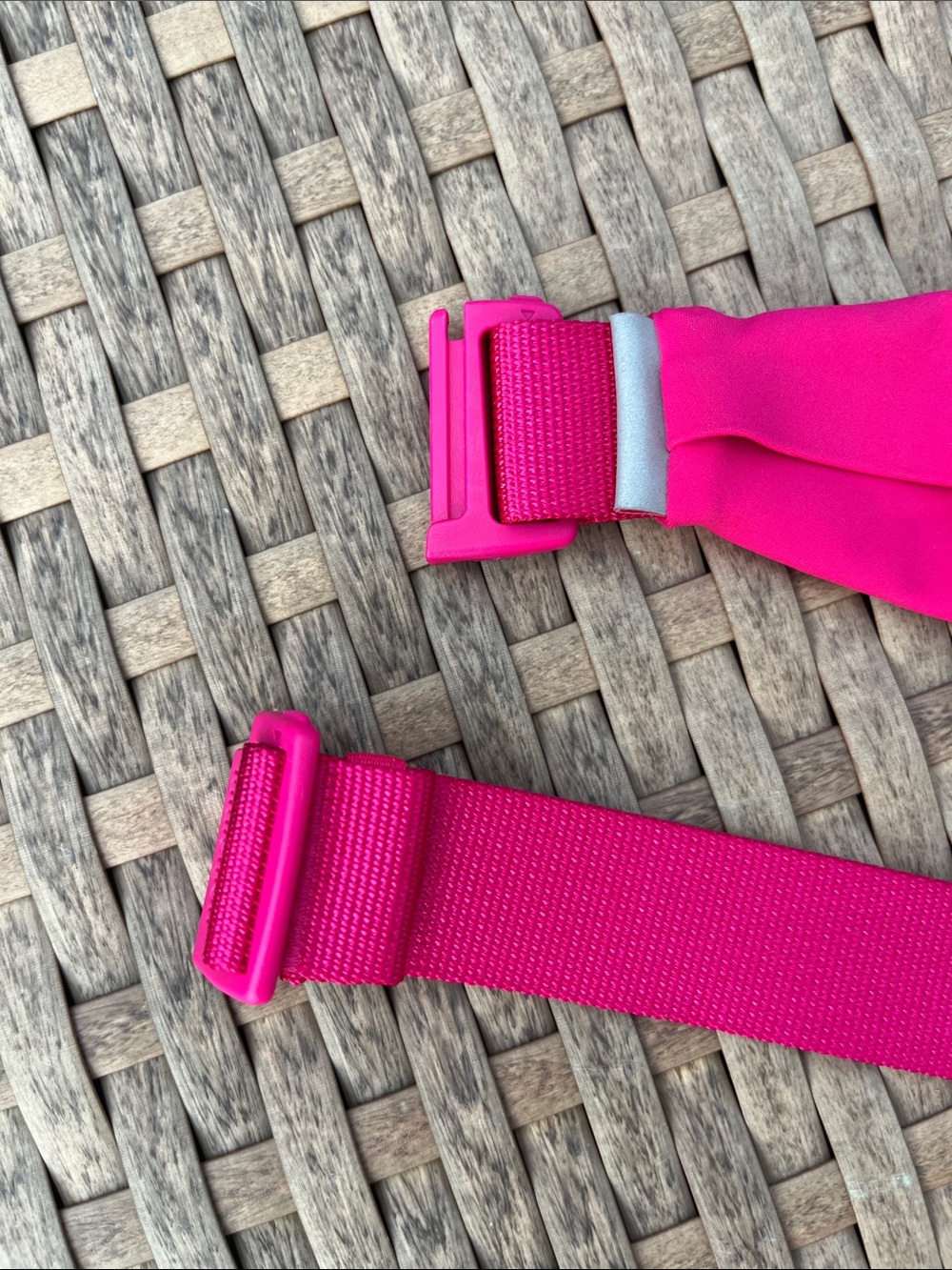 Lululemon Fast and Free Running Belt in Jeweled Magenta size L/XL - Picture 6 of 11